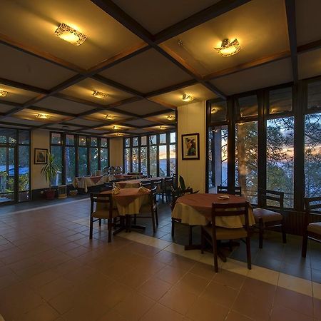 Arcadian Blue Pines Hotel Мюри Екстериор снимка